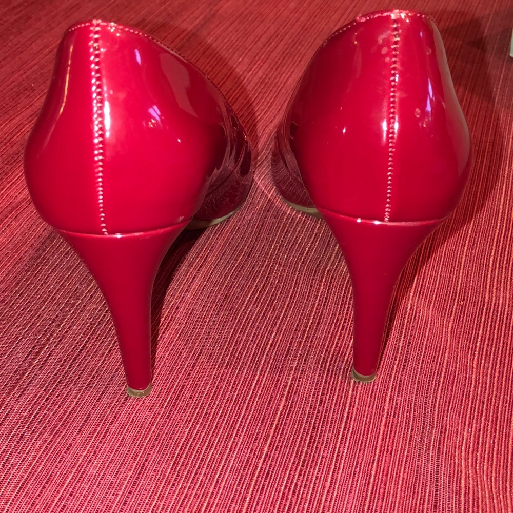 Bandolino Red Point Toe Heels in size 5.5M - Picture 6 of 11